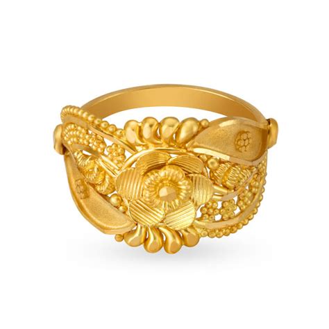Quintessential Floral Pattern Gold Finger Ring