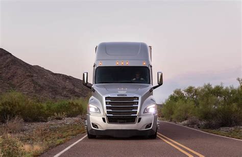 Daimler Trucks N America’s new Freightliner Cascadia is its most ...