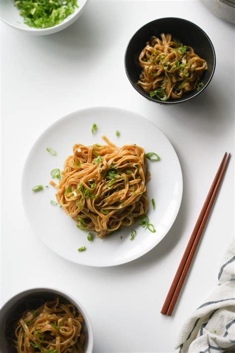 Asian Garlic Noodles Recipe (Buttery, Garlicky & Fast!) - Hungry Huy