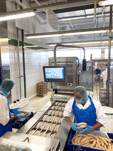 New packaging for the Swiss national sausage | MULTIVAC