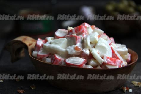 Салат "Царский" с кальмарами, крабовыми палочками и красной икрой: 10 ...