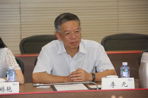 《上海经济研究》编辑部李正图主任应邀来校指导