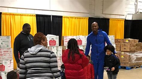 Mayor Strickland joins Tigers coach Penny Hardaway for toy giveaway