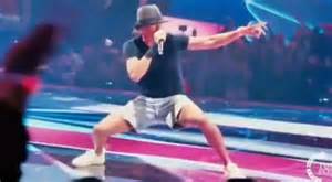 Kid Rock Is Getting Called Out For Blatantly Obvious Lip-Syncing During ...