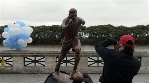 Lionel Messi statue unveiled in Argentine capital Buenos Aires ...