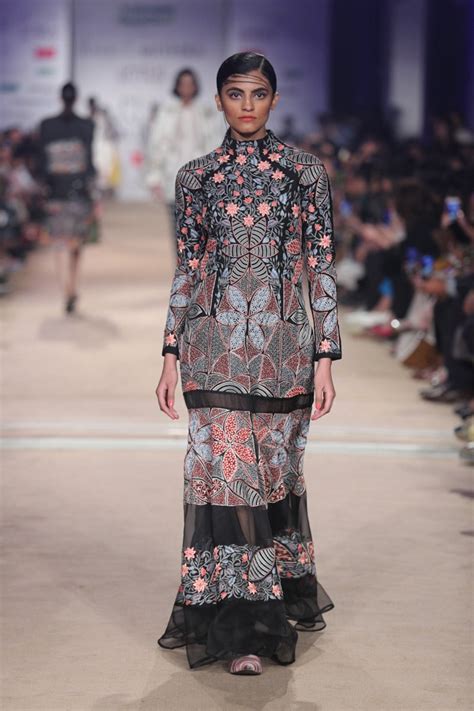 Rahul Mishra at Lotus Make-Up India Fashion Week autumn/winter 2019 ...