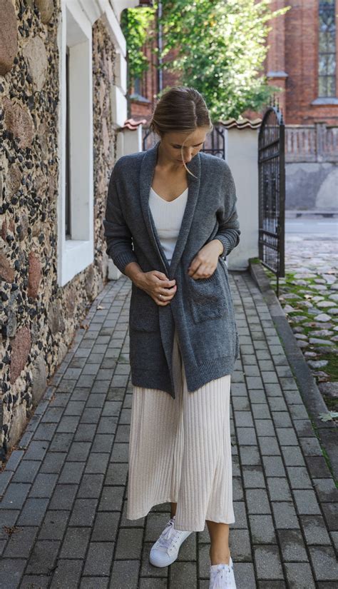 Gray Cardigan Outfit Ideas
