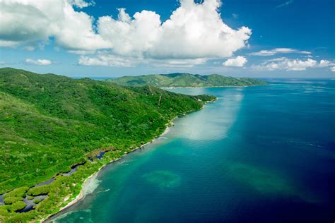 Why Guanaja? Discover the Beauty and Bounty of the Bay Islands. — Fly ...