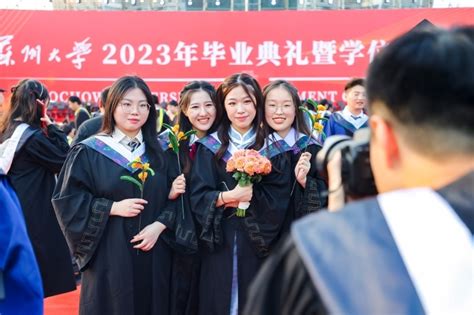 苏大毕业典礼上，万名毕业生同上一堂“思政课”_腾讯新闻