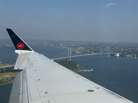 Air Canada regional jet cabins and Wi-Fi really show their age - Runway ...