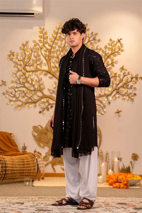Buy Chikankari Kurta for Men - Cotton, Embroidered & Festive Kurtas
