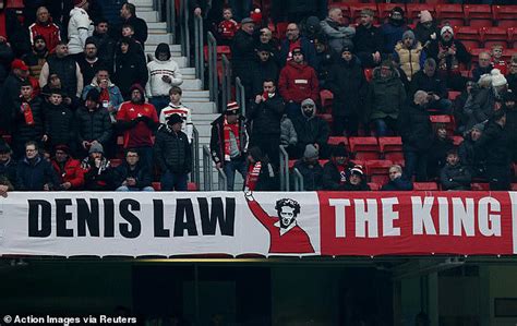 Manchester United pay touching tribute to Denis Law ahead of first game ...