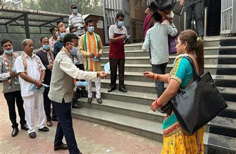 खतरनाक स्तर पर पहुंचा वायु प्रदूषण, दिल्ली कांग्रेस के नेताओं और ...