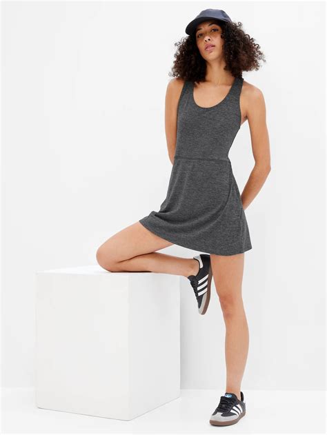 Athletic Outfits for Women: Get Active in 10+ Stylish Looks for 2024 ...