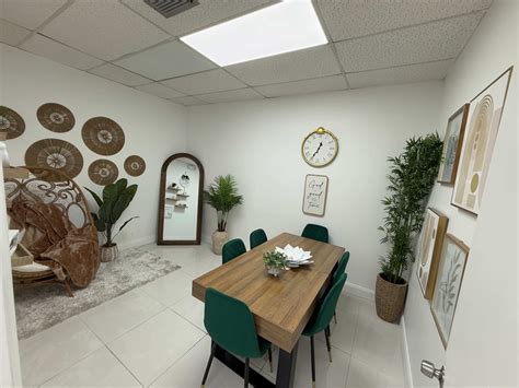 Tash Beauty | Chic Multi-Use Content Room in Lauderdale with White Wall ...