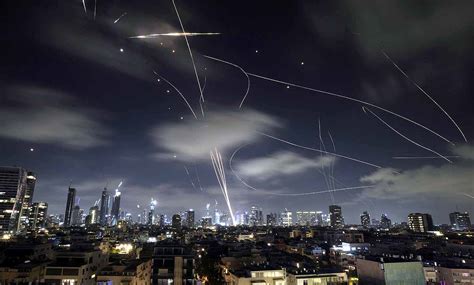 न रूस-चीन आए, न अपने आसमान पर कंट्रोल, न मिसाइलों का इफेक्ट... ईरान के ...