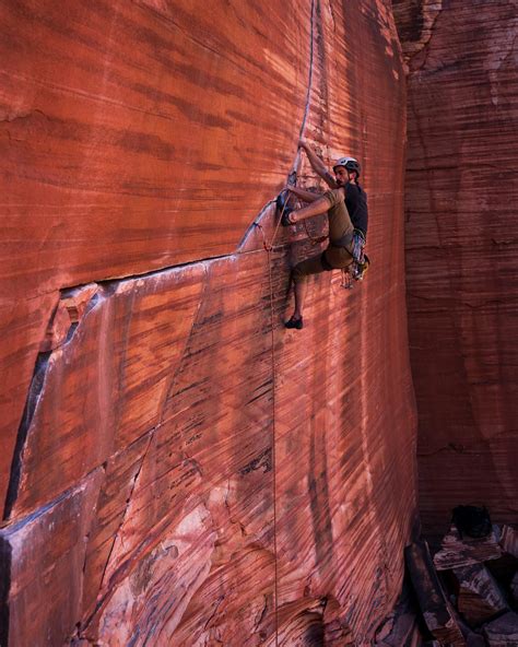 Climbing In Red Rocks Red Rock Bouldering — The Travel Guide For