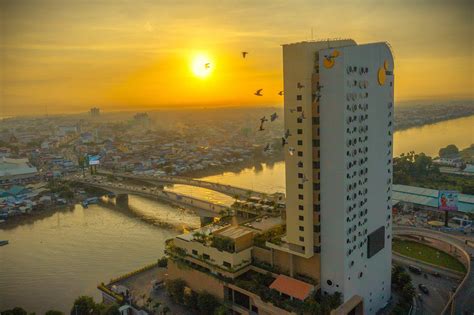 SUN & MOON, RIVERSIDE HOTEL (Phnom Penh) - Resort Reviews, Photos, Rate ...