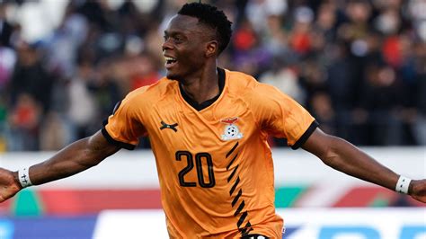 Selebrasi Berujung PETAKA! Striker Liga Inggris Nyaris Patah Leher Saat ...
