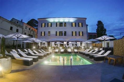 HOTEL DOLPHIN SUITES (Veli Lošinj) - Hotel Reviews, Photos, Rate ...