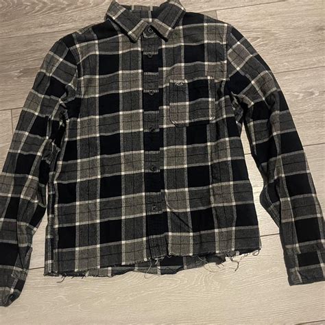 Black and grey flannel Amazing fit Very easy to style - Depop