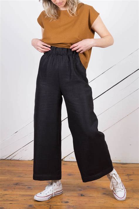 black linen pants outfit - Stepanie Hamlin
