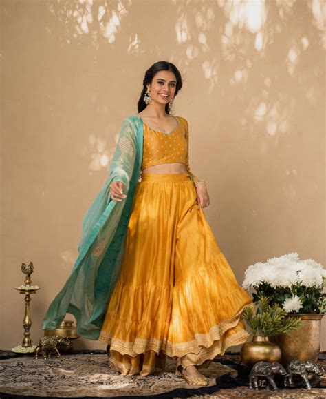 KISHMISH( meetha sheera)-set of 3-blouse, sharara & dupatta – Naaz By Noor