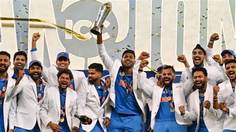 'बारिश हो गई पैसे की', BCCI ने चैंपियंस ट्रॉफी जीतने वाली भारतीय टीम के ...