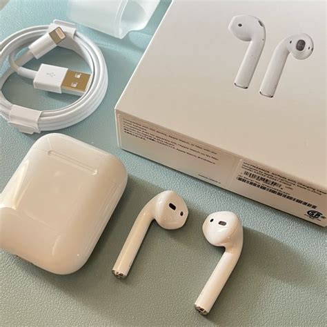 Apple AirPods (2nd gen) at Rs. 549 in Big Billion Days Sale - Cashify