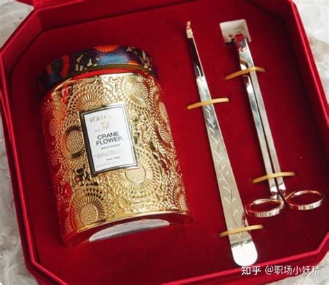 成人礼物送什么呢最新素材