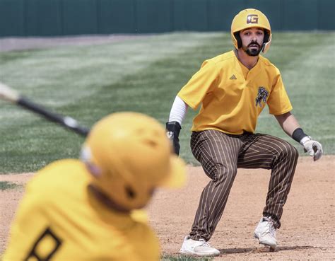 Broncbusters swept by Thunderbirds - Garden City Telegram