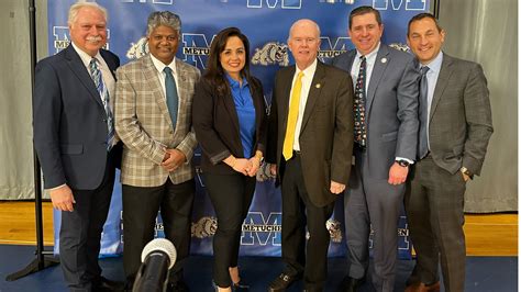 Edgar Middle School unveils National Blue Ribbon School Award during ...