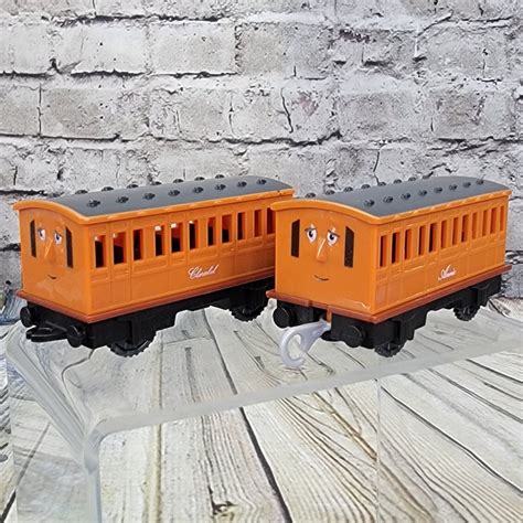 Thomas & Friends TrackMaster ANNIE & CLARABEL Passenger Train Cars ...