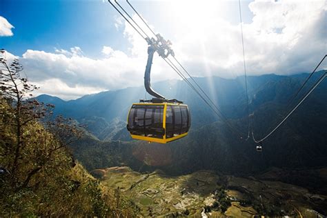 https://www.govietnam.tours/wp-content/uploads/2018/08/fansipan-cable-car.jpg?utm_source=chatgpt.com