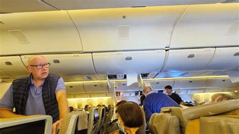 நடுவானில் குலுங்கிய விமானம்: சிங்கப்பூர் ஏர்லைன்ஸ் சிஇஓ வருத்தம் ...