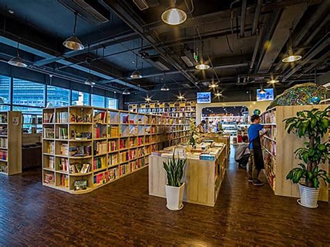 2023被称为“江苏最美书店”的扬州钟书阁，独特的内部设计吸引这众多创意爱好者与爱读者。5.书店区域_钟书阁-评论-去哪儿攻略