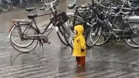 Kid enjoys and plays in rain. Video goes viral with over 23 million ...
