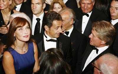 France's President Nicolas Sarkozy poses with his wife Carla Bruni ...