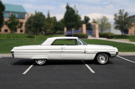 1962 OLDSMOBILE DYNAMIC 88 2 DOOR HARDTOP - Rear 3/4 - 79162