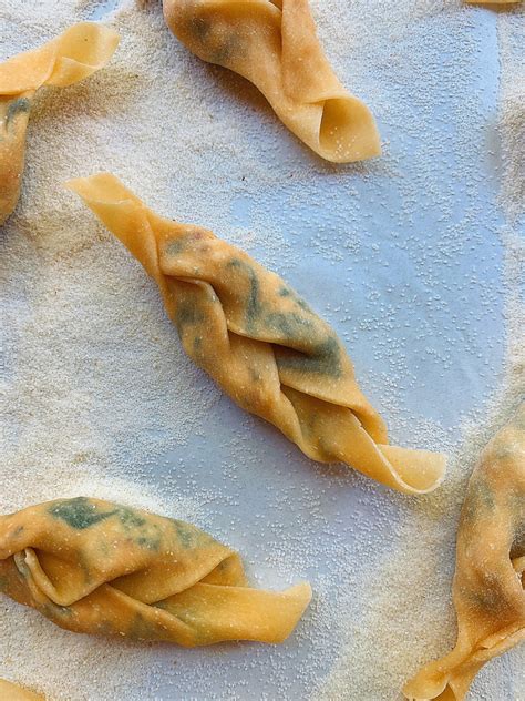 Tortelli Piacentini (Sundried tomatoes + Ricotta) – Cacio e Pepe