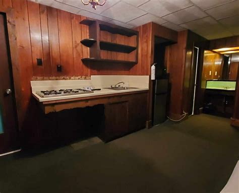 ROYAL CREST INN (Hampton) - Hotel Reviews, Photos, Rate Comparison ...