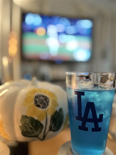 October!!! Let’s go Dodgers! 1-0 : r/Dodgers