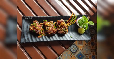 This Insta-Worthy Bar Serves Some Amazing Scrumptious Food & Cocktails ...