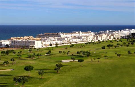https://www.nordicgolfers.com/fileadmin/user_upload/Spanien/Spanske_golfbaner_og_resorts/Club_Marina_Golf_Mojacar/Club_Marina_Golf_Mojacar_Aerea.jpg