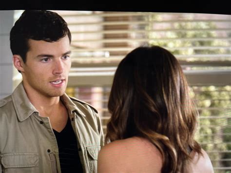 WHY ARE THEY TALKING OPENLY IN THE SCHOOL CAFETERIA WITH HER CALLING HIM EZRA?????? : r ...