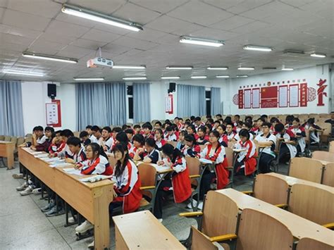 亳州一中召开高一高二年级班长会议-德育工作-亳州市第一中学
