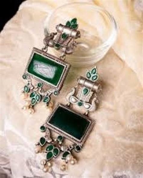 Earrings - Upto 50% to 80% OFF on Latest Earrings Designs Online For ...