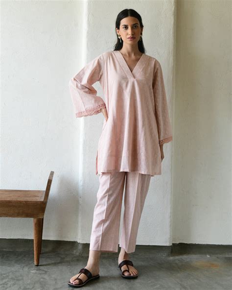 RESHA | Women's ethnic wear clothing brand – RESHA INDIA