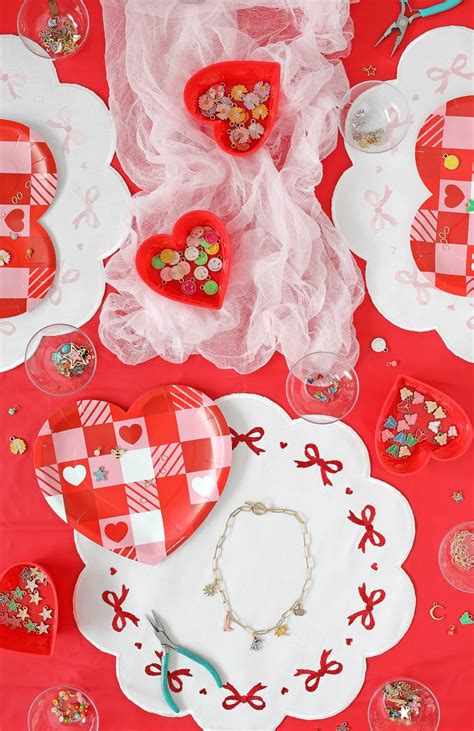 Galentine’s Day Craft Party