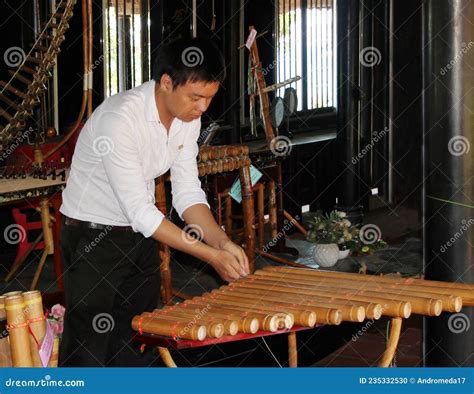 Vietnamese Musician Plays a KLongput Vietnamese Traditional Musical ...